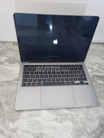 MacBook Air 2022 M2 Modèle A2681 fermé
