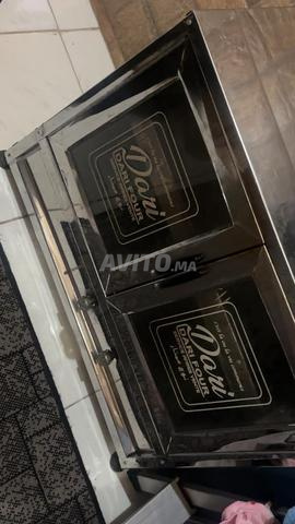 Four à vendre, fonctionne bien avec une puissance intense