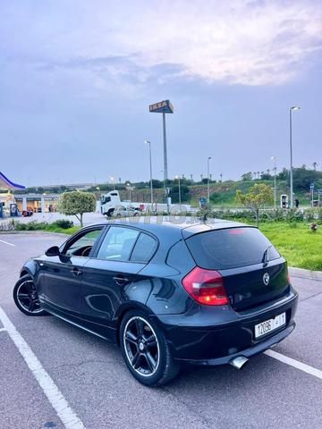 Voiture très propre... Négociation du prix devant la voiture - 2