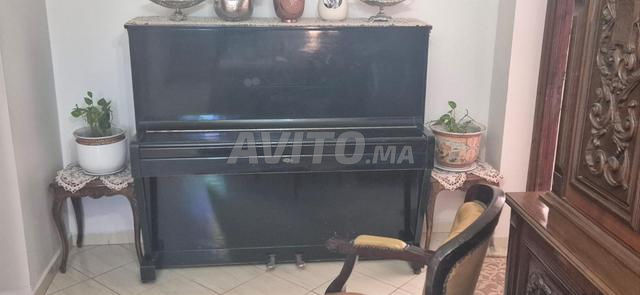 Piano russe amené de Moscou en bon état - 2