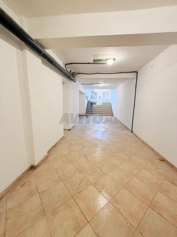 Magasin usage commercial 240m2 - 2