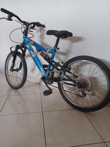 Vélo enfant bleu - Idéal pour se déplacer et jouer - 2