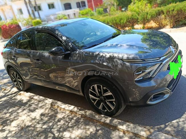 Une très belle voiture d'occasion 
