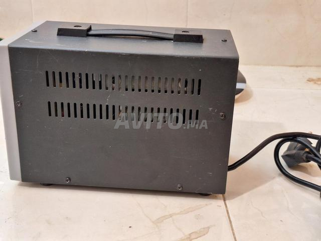 Régulateur de tension VMARK 1000VA - Excellent état - 2