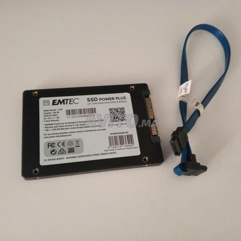 SSD Emtec 240 GO avec un câble SATA III