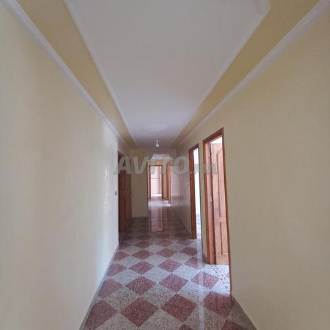 Appartement 4 chambres 102 m², ascenseur, balcon, syndic, sur rue