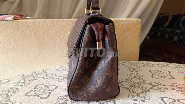 حقيبة بتصميم Louis Vuitton موديل أنيق بسعر مناسب - 2
