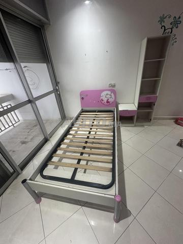 Lit, commode et bibliothèque à tiroirs pour fille - 2