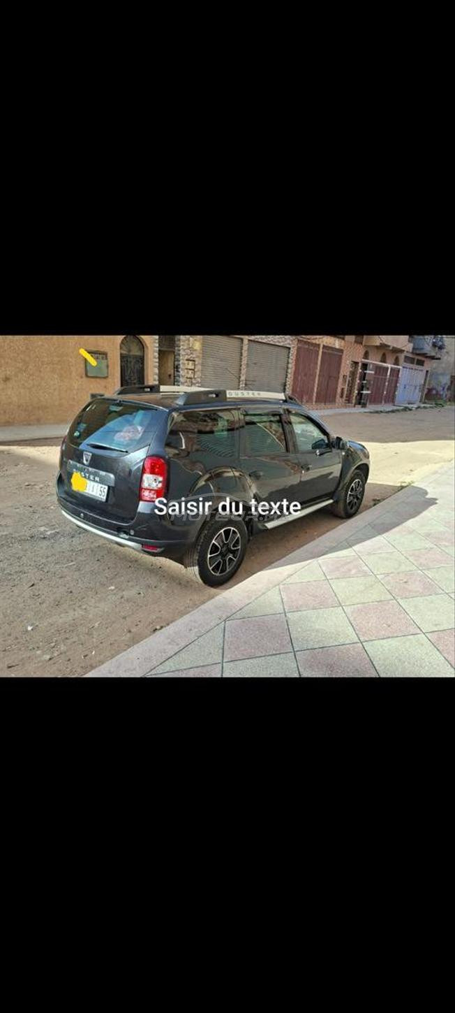 Je vends une Dacia Duster .