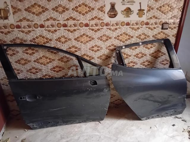 Porte capot Clio 4
