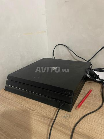 PS4 Pro et pack de 3 jeux FIFA et 2 manettes