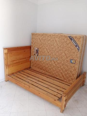 Lit, matelas, 2 commodes, armoire à vendre - 2