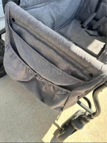 Chariot pliable avec toit par Jeep