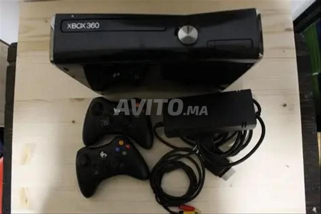 XBOX 360 avec 2 manettes - 2