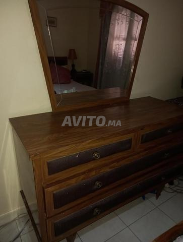 Grand lit avec table de chevet à vendre - 2