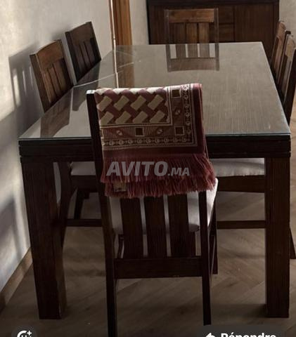 Table en bois très bon état avec 6 chaises - 2
