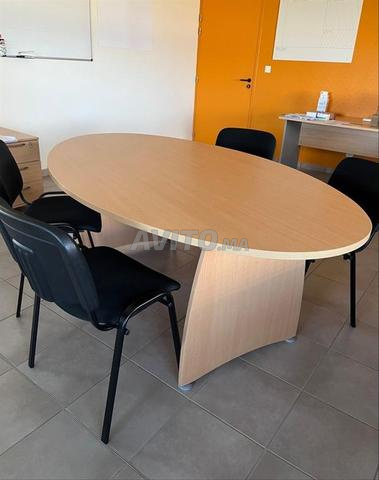 Table de réunion mélaminée imitation bois