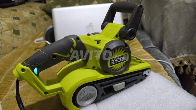 ponceuse RYOBI casi neuve