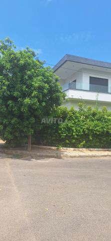 VILLA NEUVE D'ANGLE / 467m2 QUARTIER CIL - 2
