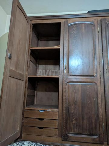 Grande armoire en bois massif à vendre - 2