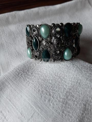 Bracelet fantaisie très élégant - 2