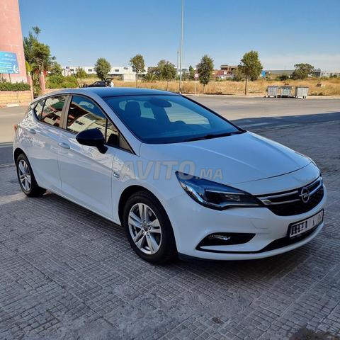 Opel Astra Diesel Automatique 2019 à Casablanca - 2