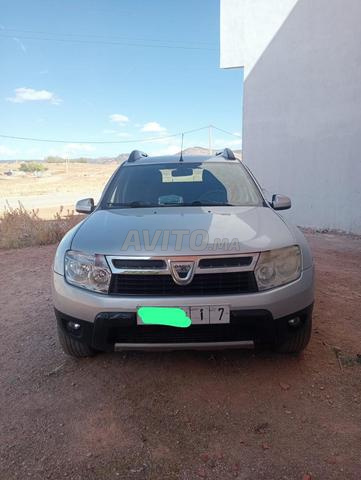 Voiture Dacia Duster bon état ville Azrou Ifrane