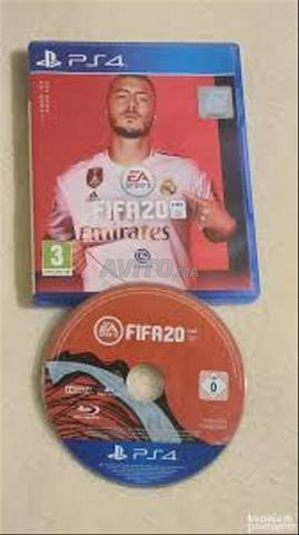 PS4 Online 1TB avec manette et deux jeux - 2