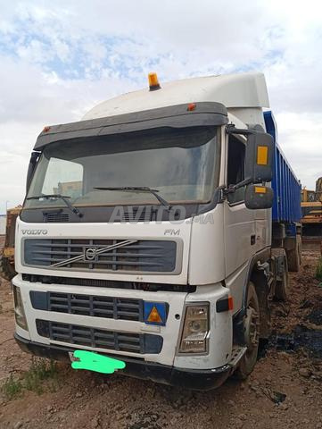 Vente de tracteur routier FM et benne 25 m3
