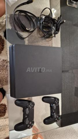 PS4 SLIM 1000 GIGA TRÈS PEU UTILISÉE 2 MANETTES - 2