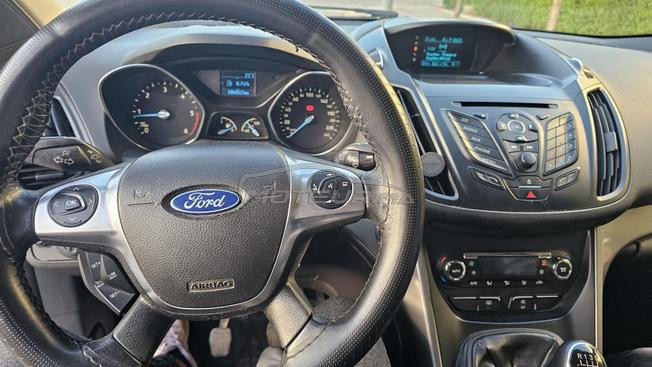 Ford kuga propre à vendre 