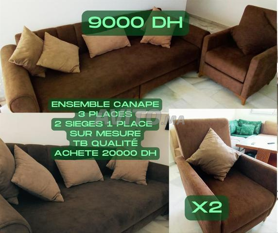Canapé 3 places et 2 fauteuils 1 place.