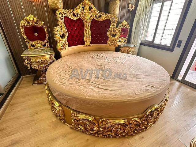 Chambre à coucher luxueuse avec lit