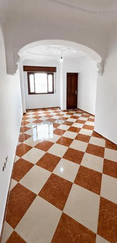 Appartement à louer mensuellement avec 3 chambres et 2 salles de bain à Tétouan