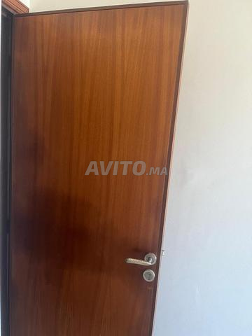 باب خشبي مع إطار ومقبض أبواب للبيع - 2