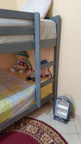 Lits superposés en bois et matelas - 2