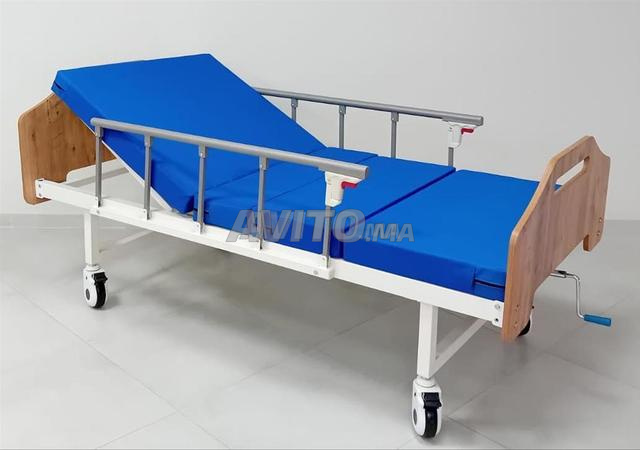 Lit médicalisé manuel 3 niveaux avec table et matelas - 2