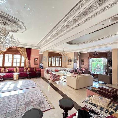 49678-بيع فيلا في مراكش تاركة بمساحة 421 متر مربع