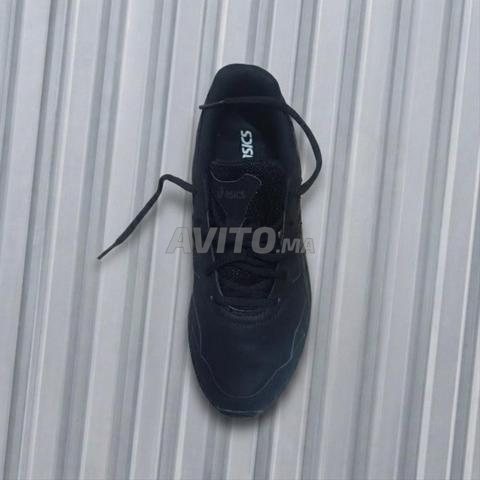 Vendre Baskets Asics noires authentiques. - 2