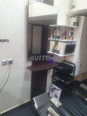 Chaises et miroir coiffure homme - 2