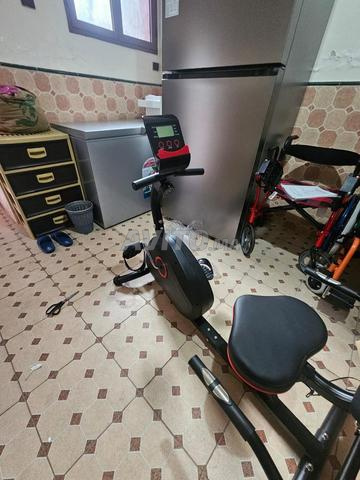 Vélo spinning semi-allongé