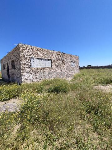 Terrain à vendre avec maison pas complète