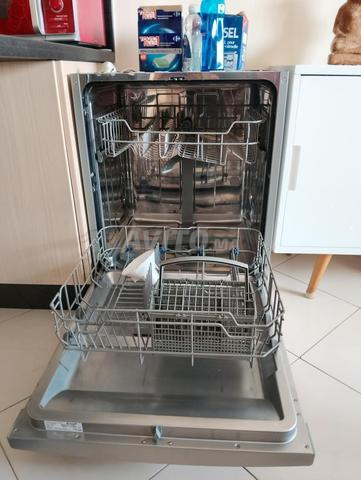 Lave-vaisselle servi 50 fois - 2