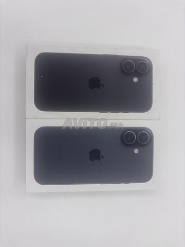 Deux iPhones neufs à vendre 16 & 17