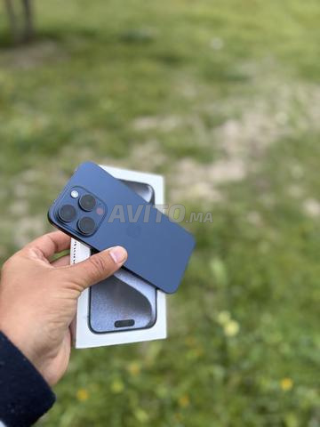 iPhone 15 Pro très bon état
