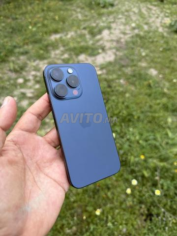 iPhone 15 Pro très bon état - 2