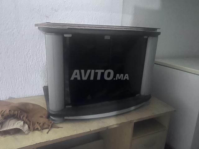 Meuble TV et placards et bureau - 2