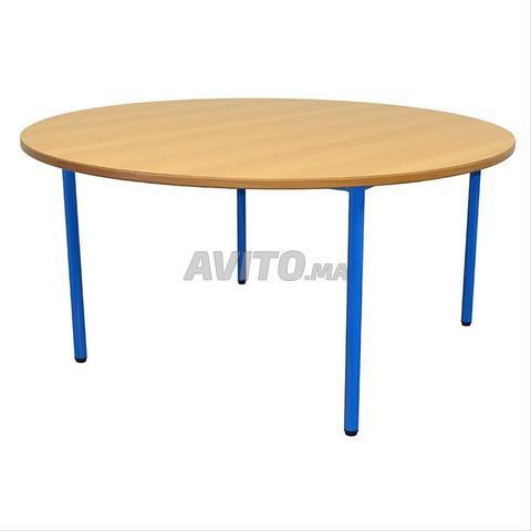 Table scolaire pour maternelle/vestiaire