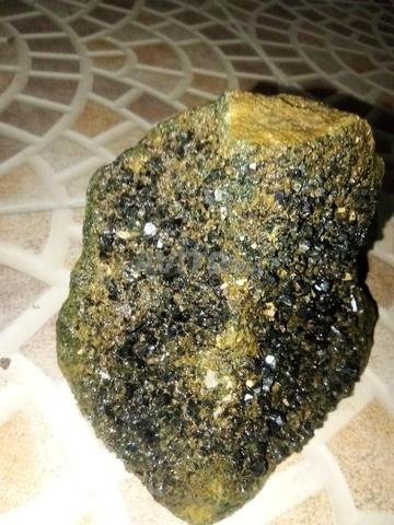 Gros spécimen brut de cristal de quartz noir 2 kg - 2
