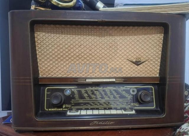 Radio vintage, fonctionne bien et toujours propre